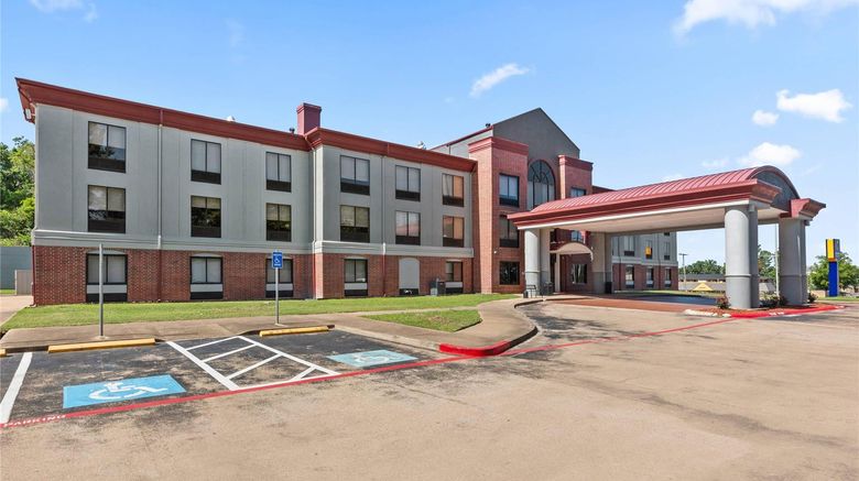 Comfort Inn  and  Suites Tyler Lindale Exterior. Images powered by <a href="https://iceportal.shijigroup.com" target="_blank" rel="noopener">Ice Portal</a>.