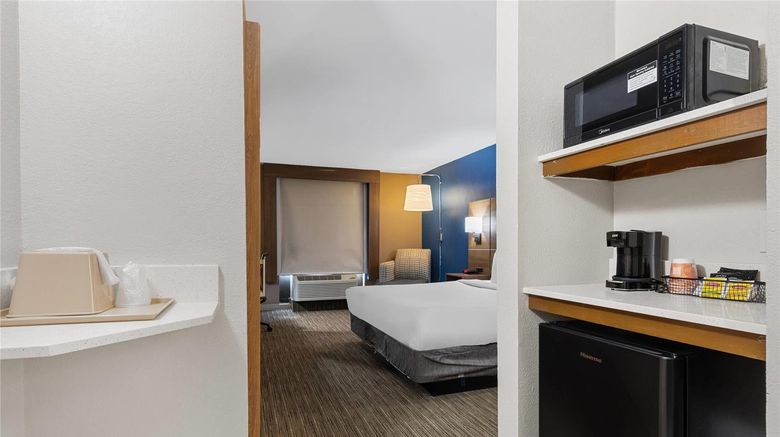 <b>Comfort Inn & Suites Tyler Lindale Room</b>. Images powered by <a href="https://iceportal.shijigroup.com/" title="IcePortal" target="_blank">IcePortal</a>.