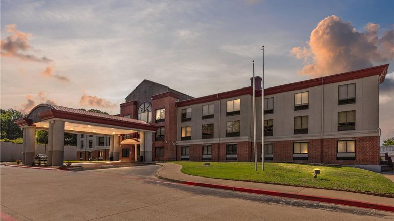 <b>Comfort Inn & Suites Tyler Lindale Exterior</b>. Images powered by <a href="https://iceportal.shijigroup.com/" title="IcePortal" target="_blank">IcePortal</a>.