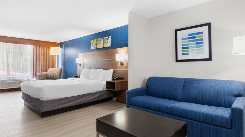 <b>Comfort Inn & Suites Tyler Lindale Suite</b>. Images powered by <a href="https://iceportal.shijigroup.com/" title="IcePortal" target="_blank">IcePortal</a>.