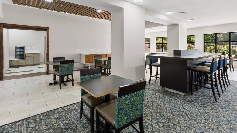<b>Comfort Inn & Suites Tyler Lindale Restaurant</b>. Images powered by <a href="https://iceportal.shijigroup.com/" title="IcePortal" target="_blank">IcePortal</a>.