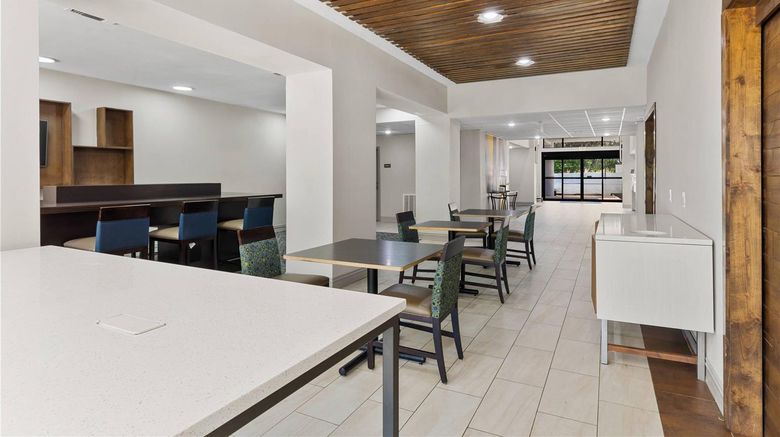 <b>Comfort Inn & Suites Tyler Lindale Restaurant</b>. Images powered by <a href="https://iceportal.shijigroup.com/" title="IcePortal" target="_blank">IcePortal</a>.