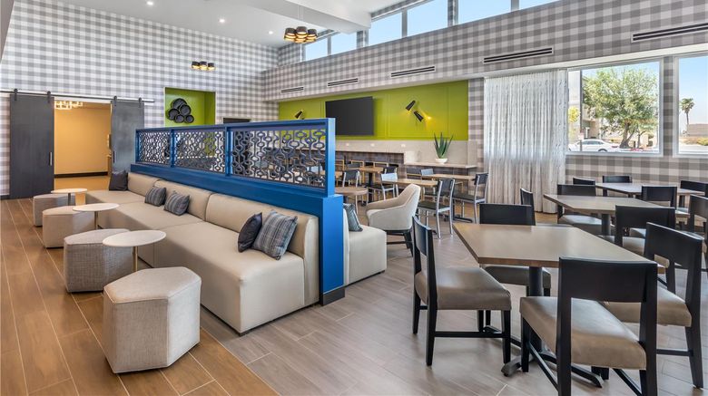<b>Best Western Plus Rialto Lobby</b>. Images powered by <a href="https://iceportal.shijigroup.com/" title="IcePortal" target="_blank">IcePortal</a>.