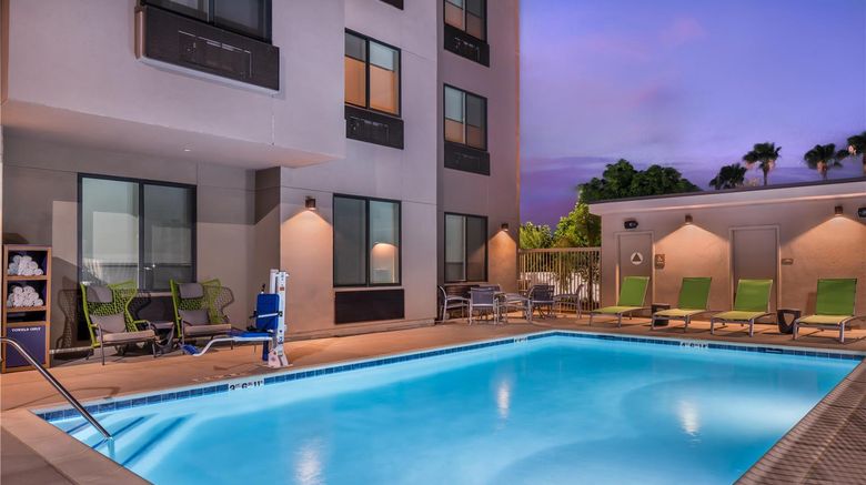 <b>Best Western Plus Rialto Pool</b>. Images powered by <a href="https://iceportal.shijigroup.com/" title="IcePortal" target="_blank">IcePortal</a>.