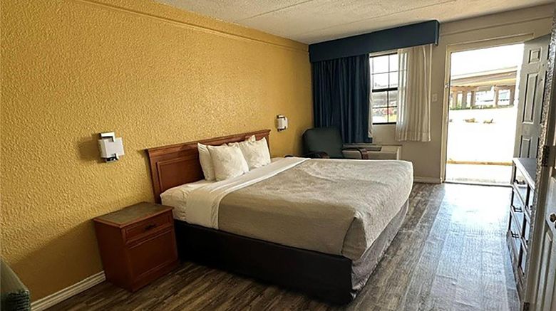 <b>Baymont Nacogdoches Near University Room</b>. Images powered by <a href="https://iceportal.shijigroup.com/" title="IcePortal" target="_blank">IcePortal</a>.