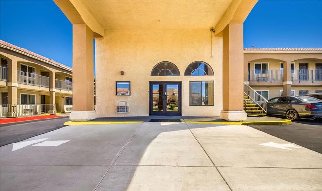 Quality Inn & Suites Victorville Exterior
