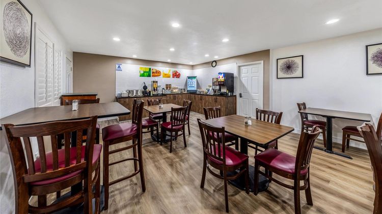 Quality Inn & Suites Victorville Restaurant