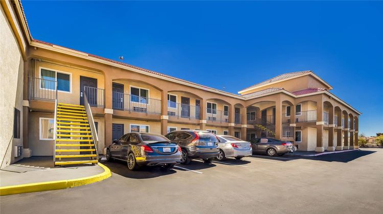 Quality Inn & Suites Victorville Exterior