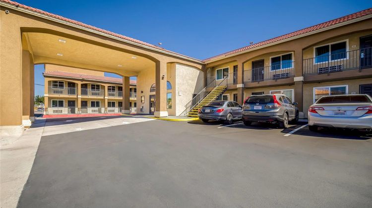 Quality Inn & Suites Victorville Exterior