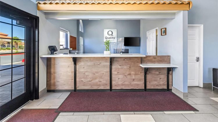 Quality Inn & Suites Victorville Lobby