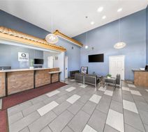 Quality Inn & Suites Victorville Lobby