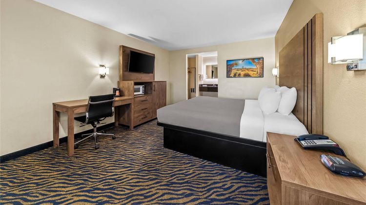 Quality Inn & Suites Victorville Room