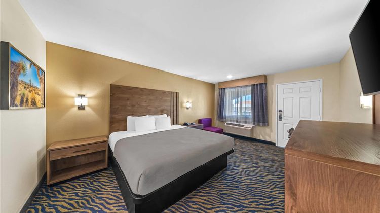 Quality Inn & Suites Victorville Room