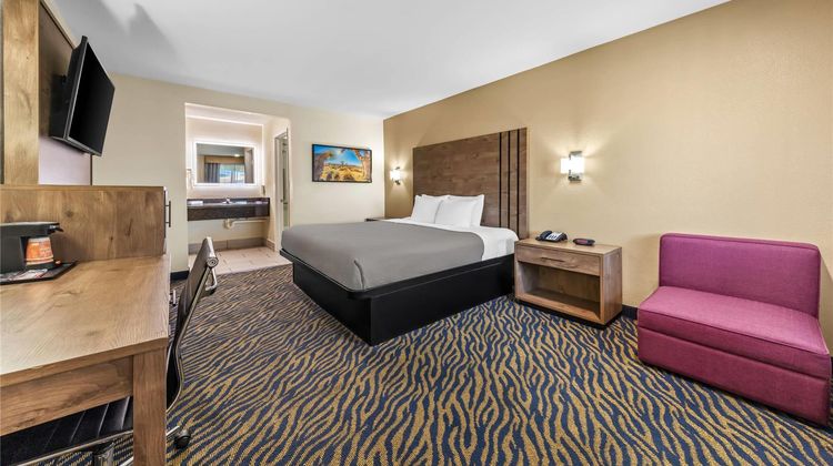 Quality Inn & Suites Victorville Room