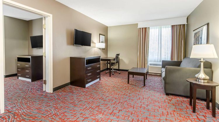 Comfort Inn & Suites North Charleston Suite