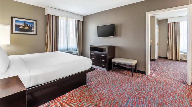 Comfort Inn & Suites North Charleston Suite