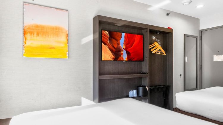 Times Square West Hotel, BW Signature Room