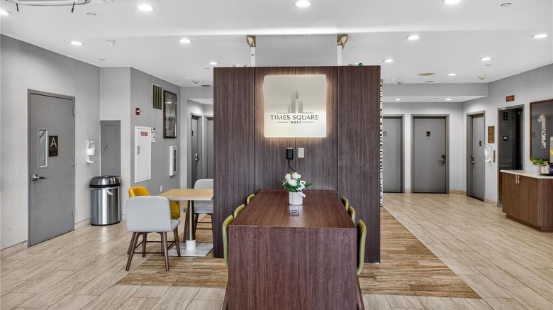 <b>Times Square West Hotel, BW Signature Lobby</b>. Images powered by <a href="https://iceportal.shijigroup.com/" title="IcePortal" target="_blank">IcePortal</a>.