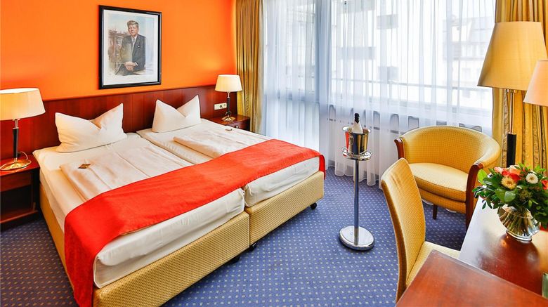 <b>Hotel Praesident Room</b>. Images powered by <a href="https://iceportal.shijigroup.com/" title="IcePortal" target="_blank">IcePortal</a>.
