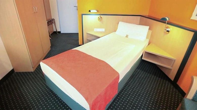 <b>Hotel Praesident Room</b>. Images powered by <a href="https://iceportal.shijigroup.com/" title="IcePortal" target="_blank">IcePortal</a>.