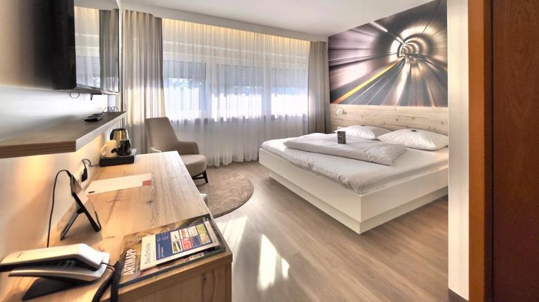 <b>Hotel Braun Room</b>. Images powered by <a href="https://iceportal.shijigroup.com/" title="IcePortal" target="_blank">IcePortal</a>.