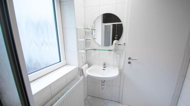 <b>Hotel Braun Room</b>. Images powered by <a href="https://iceportal.shijigroup.com/" title="IcePortal" target="_blank">IcePortal</a>.
