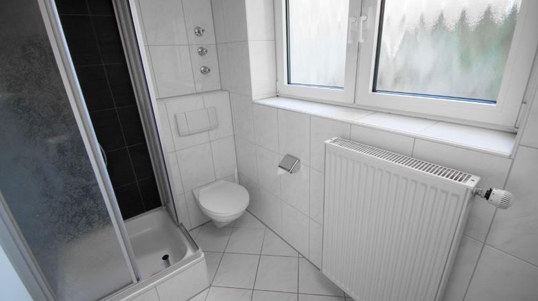 <b>Hotel Braun Room</b>. Images powered by <a href="https://iceportal.shijigroup.com/" title="IcePortal" target="_blank">IcePortal</a>.