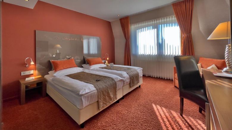 <b>Hotel Braun Room</b>. Images powered by <a href="https://iceportal.shijigroup.com/" title="IcePortal" target="_blank">IcePortal</a>.