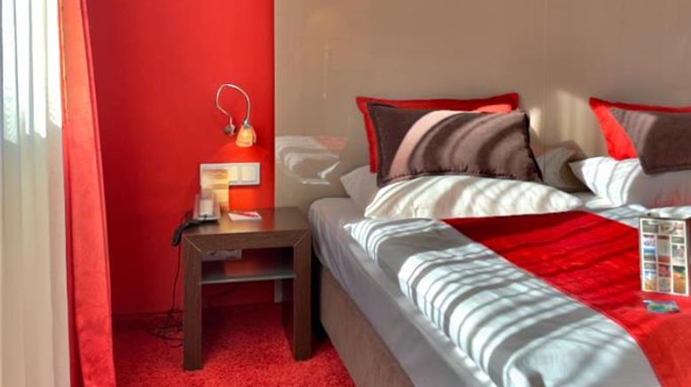 <b>Hotel Braun Room</b>. Images powered by <a href="https://iceportal.shijigroup.com/" title="IcePortal" target="_blank">IcePortal</a>.