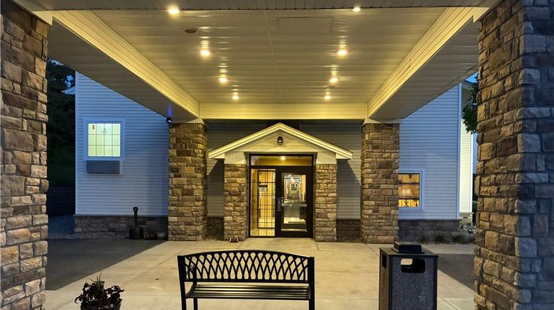 SureStay by Best Western Salem Exterior. Images powered by <a href="https://iceportal.shijigroup.com" target="_blank" rel="noopener">Ice Portal</a>.