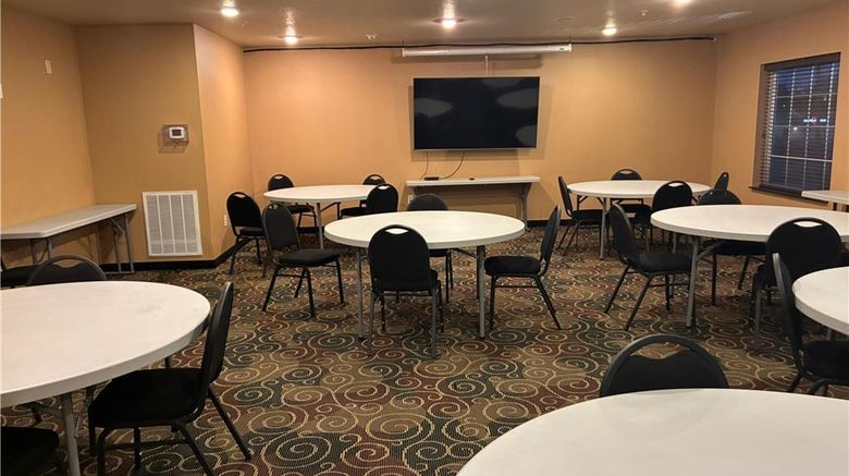 <b>SureStay by Best Western Salem Meeting</b>. Images powered by <a href="https://iceportal.shijigroup.com/" title="IcePortal" target="_blank">IcePortal</a>.