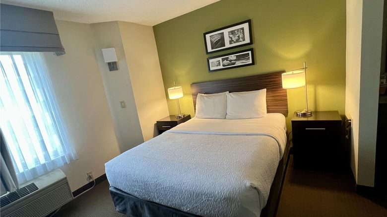 <b>SureStay by Best Western Roseburg Room</b>. Images powered by <a href="https://iceportal.shijigroup.com/" title="IcePortal" target="_blank">IcePortal</a>.