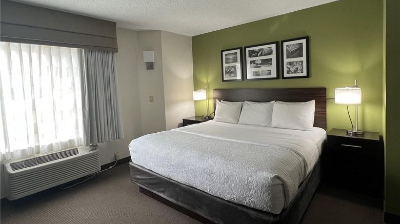 <b>SureStay by Best Western Roseburg Room</b>. Images powered by <a href="https://iceportal.shijigroup.com/" title="IcePortal" target="_blank">IcePortal</a>.