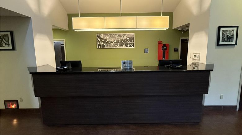 <b>SureStay by Best Western Roseburg Lobby</b>. Images powered by <a href="https://iceportal.shijigroup.com/" title="IcePortal" target="_blank">IcePortal</a>.
