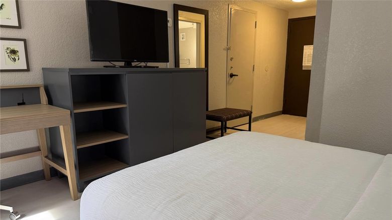 <b>Wingate by Wyndham Jacksonville FL Room</b>. Images powered by <a href="https://iceportal.shijigroup.com/" title="IcePortal" target="_blank">IcePortal</a>.
