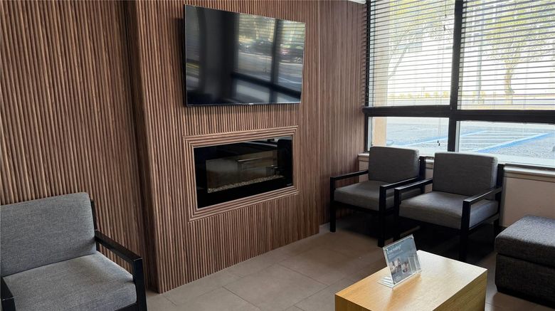 <b>Wingate by Wyndham Jacksonville FL Lobby</b>. Images powered by <a href="https://iceportal.shijigroup.com/" title="IcePortal" target="_blank">IcePortal</a>.