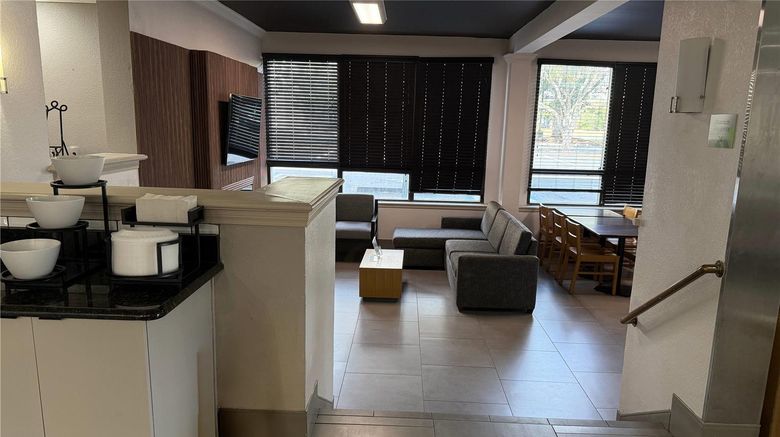 <b>Wingate by Wyndham Jacksonville FL Lobby</b>. Images powered by <a href="https://iceportal.shijigroup.com/" title="IcePortal" target="_blank">IcePortal</a>.