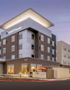 Hyatt House Fresno / Campus Pointe