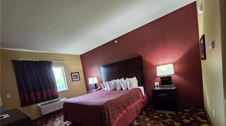 <b>SureStay Studio By Best Western El Dorad Room</b>. Images powered by <a href="https://iceportal.shijigroup.com/" title="IcePortal" target="_blank">IcePortal</a>.