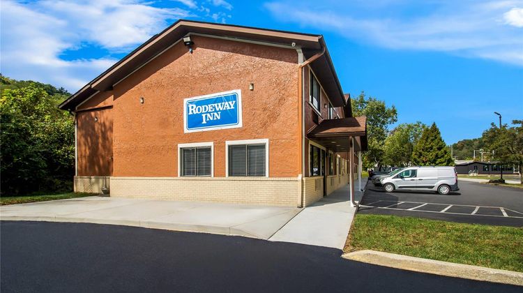 Rodeway Inn Delmont Exterior