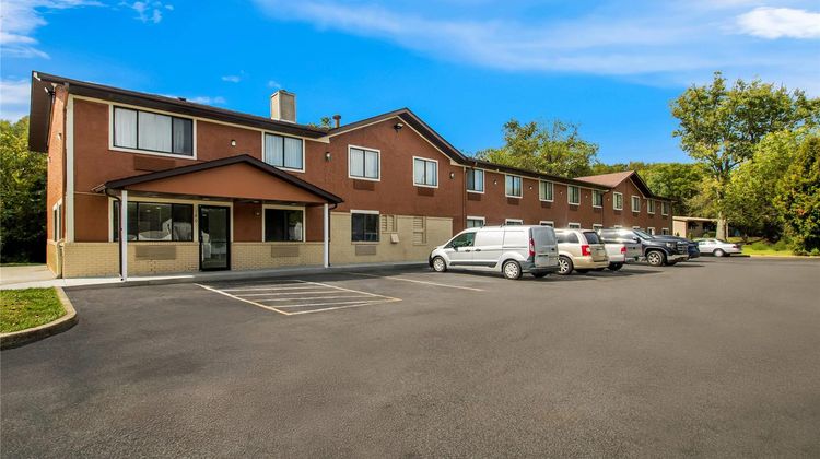 Rodeway Inn Delmont Exterior