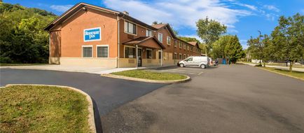 Rodeway Inn Delmont Exterior