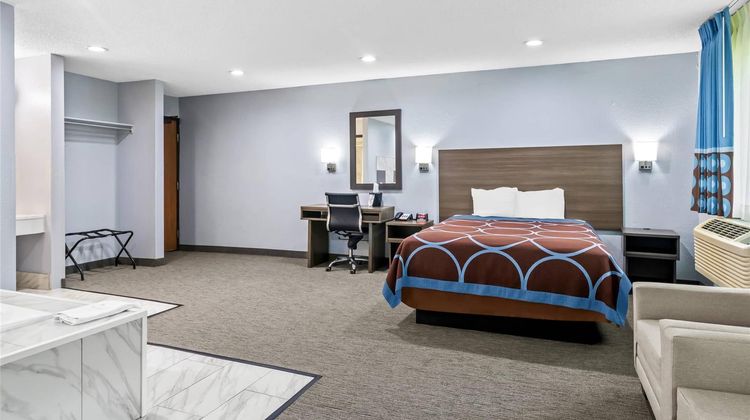 Rodeway Inn Delmont Suite