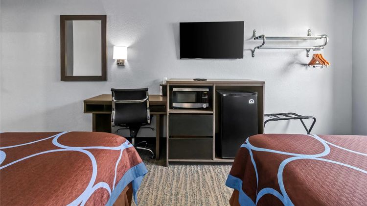 Rodeway Inn Delmont Room