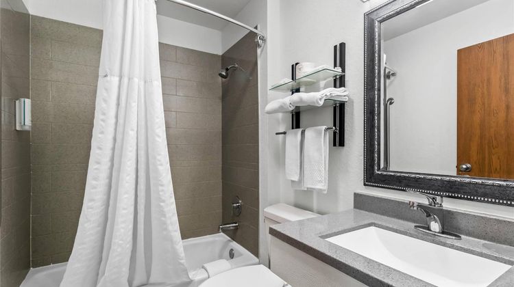 Rodeway Inn Delmont Room