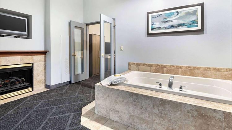 Wyndham Garden Appleton Room