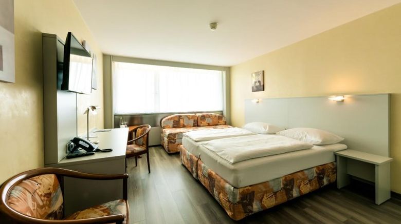 <b>City Hotel Garni Room</b>. Images powered by <a href="https://iceportal.shijigroup.com/" title="IcePortal" target="_blank">IcePortal</a>.