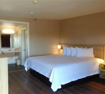 Days Inn by Wyndham Victorville Room