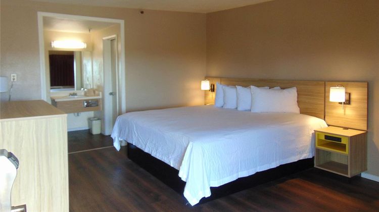 Days Inn by Wyndham Victorville Room