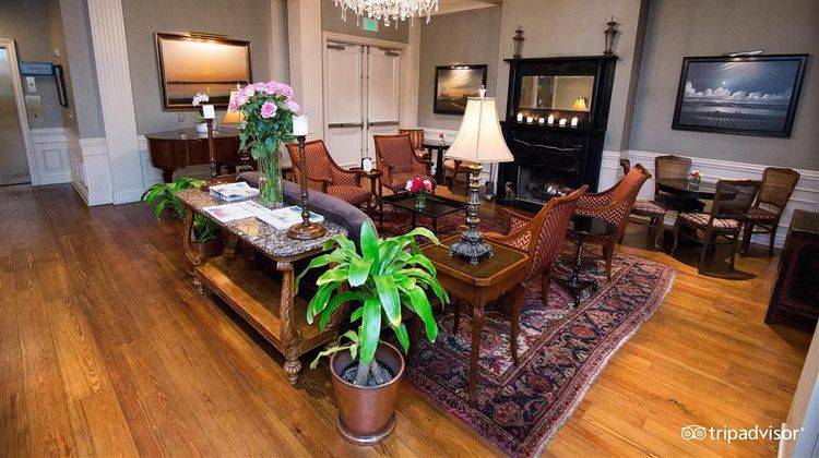 River Inn of Harbor Town Lobby